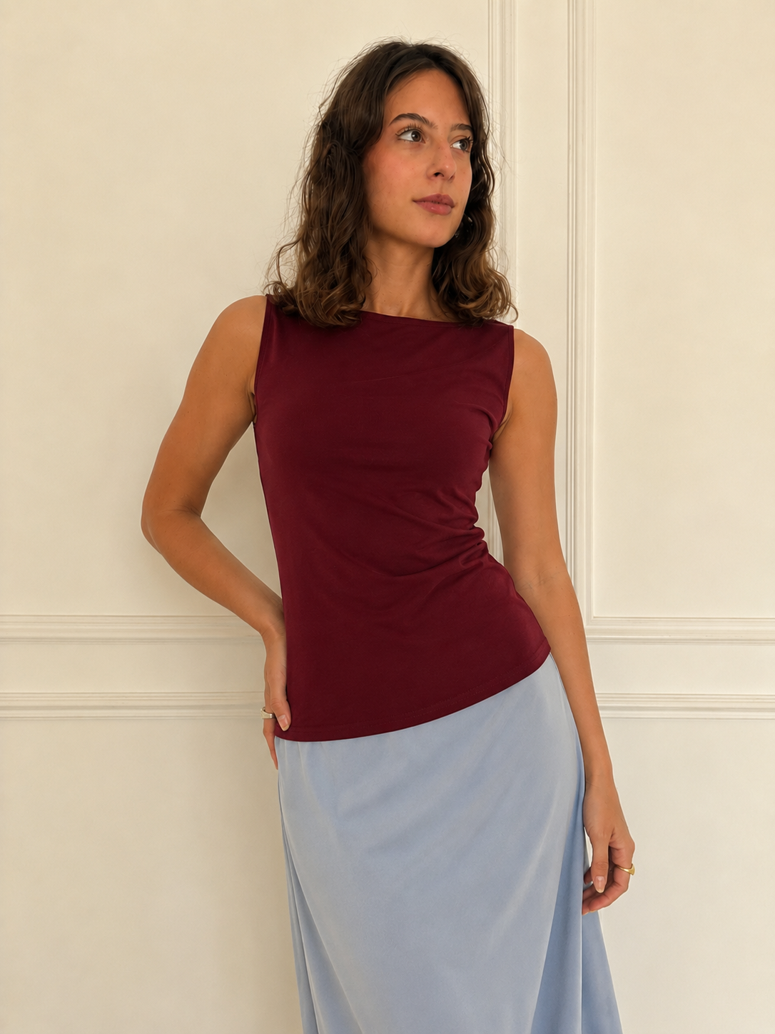 ELLA's SLEEVELESS BASIC