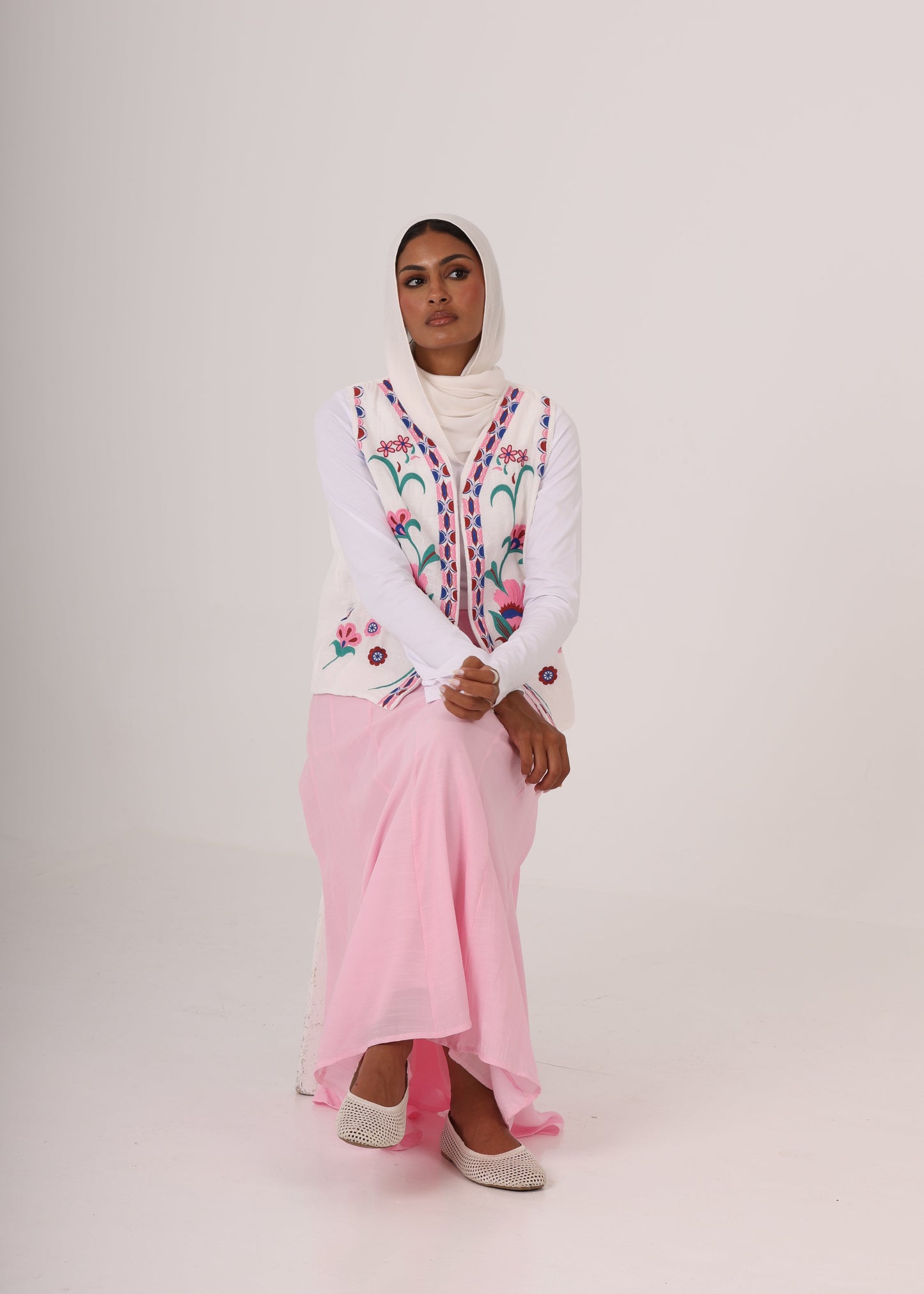ELLA's LINEN EMBROIDERED VEST