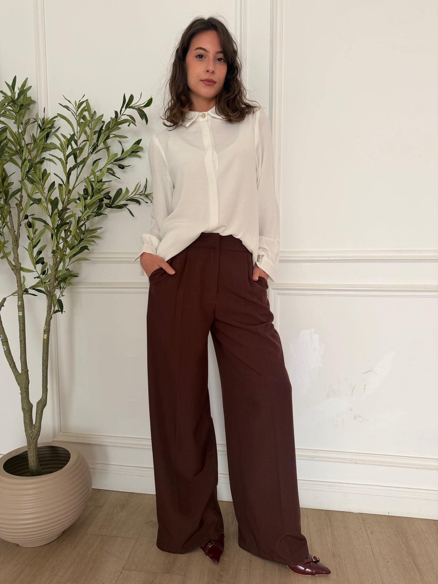EVERYDAY BASIC SHIRT WITH GOLDEN BUTTONS