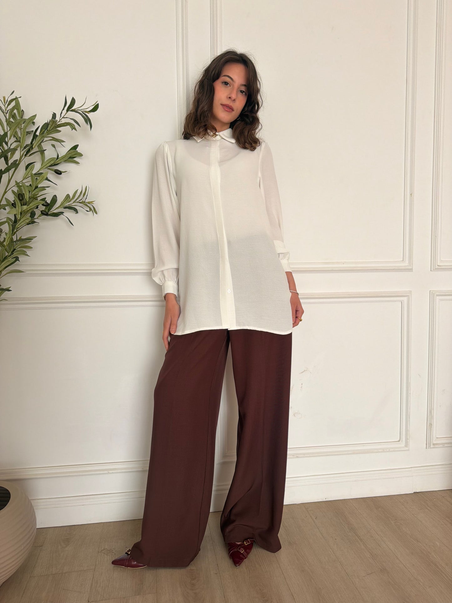 EVERYDAY BASIC SHIRT WITH GOLDEN BUTTONS