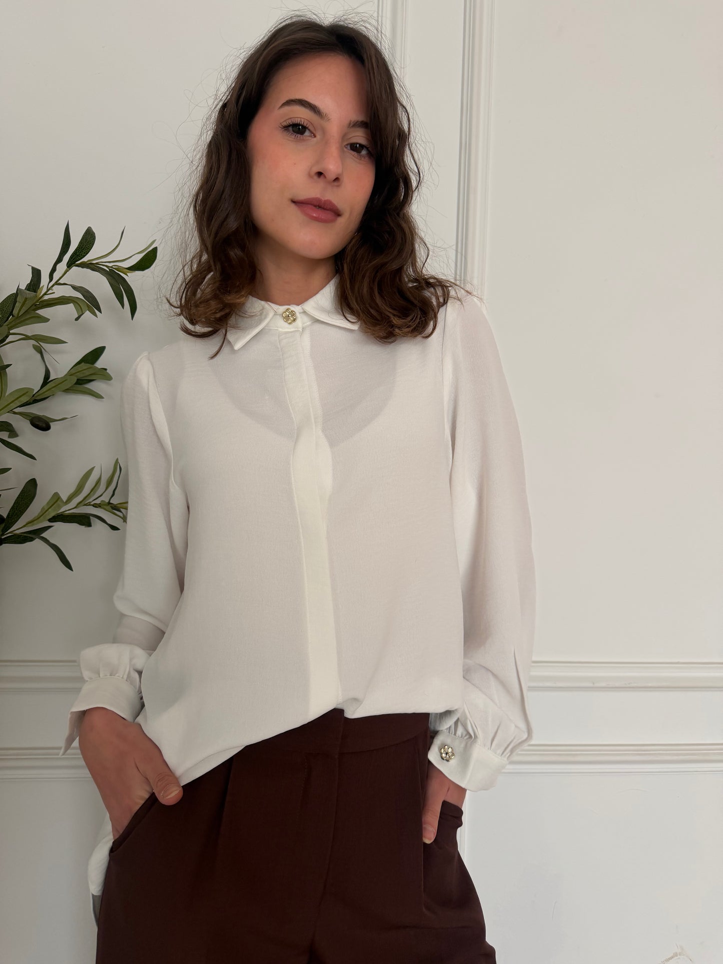 EVERYDAY BASIC SHIRT WITH GOLDEN BUTTONS