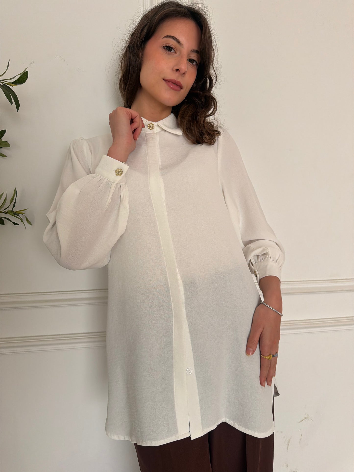 EVERYDAY BASIC SHIRT WITH GOLDEN BUTTONS