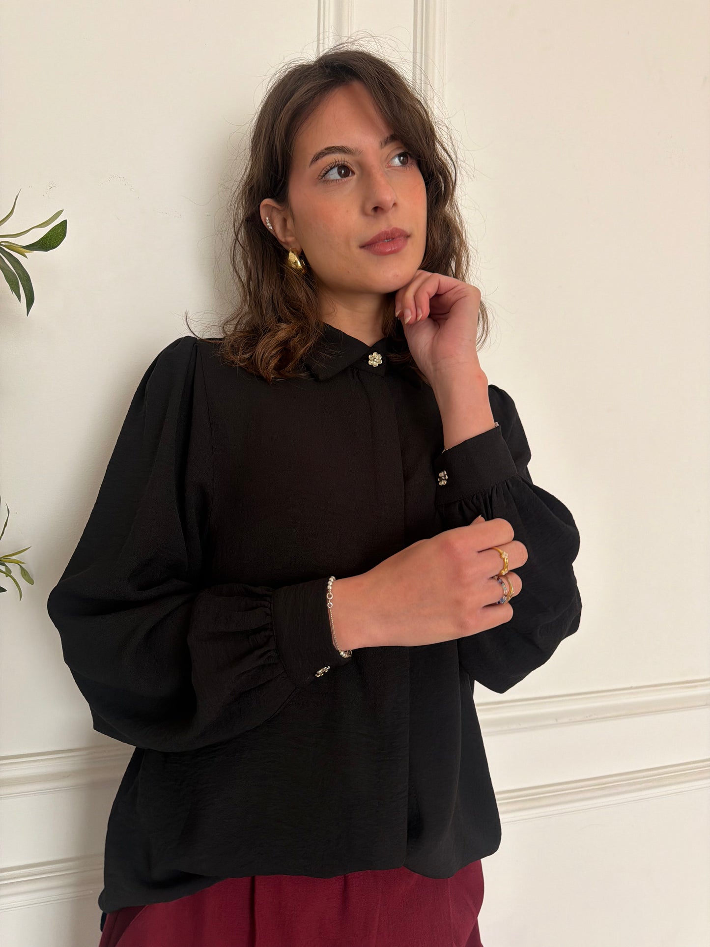 EVERYDAY BASIC SHIRT WITH GOLDEN BUTTONS